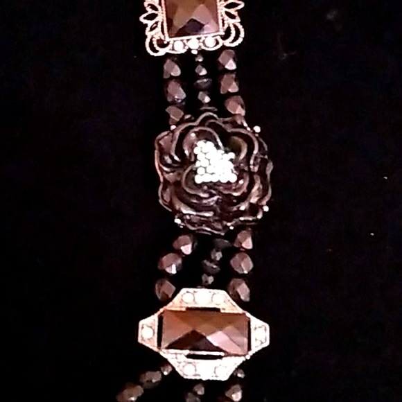 NEW. Necklace earrings and bracelet - Picture 5 of 6